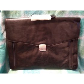 Használt Fekete műbőr diplomata táska (b5)