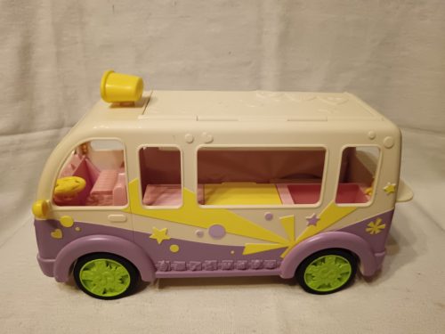 Shopkins Food Truck jármű 4 figurával – használt, jó állapotban, 25×14 cm (G3)