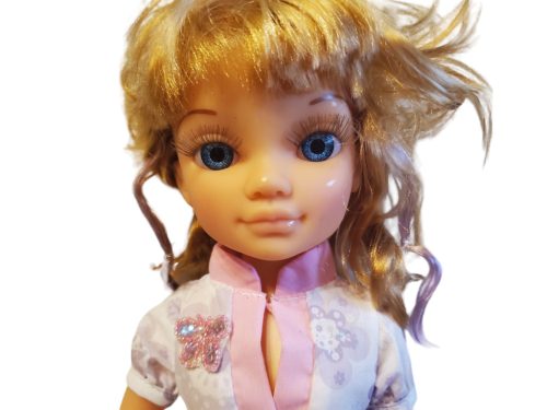 Famosa baba pillogó szemekkel, ruhában – használt, jó állapotú (43 cm) (b2)