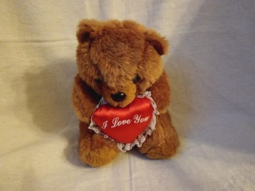 „I Love You” barna plüssmackó, 17 cm – használt, jó állapotban (G4)
