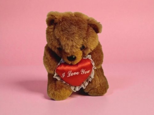 „I Love You” barna plüssmackó, 17 cm – használt, jó állapotban (G4)