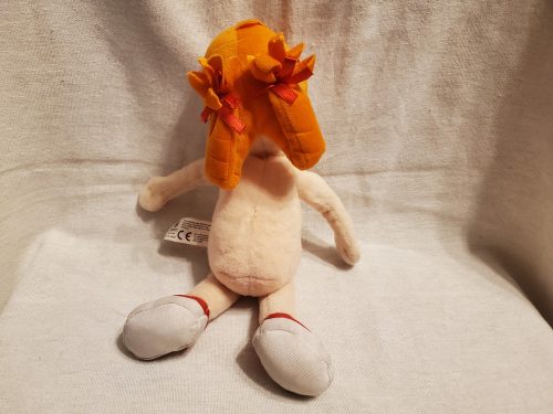 Plüss lányfigura – narancssárga fonalhajjal, 26 cm – öltöztethető, újszerű állapotban (B2)