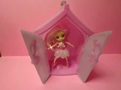 Pixie Flitzies tündér baba házikóban, 12 - 18 cm – használt, újszerű állapotban (C5)