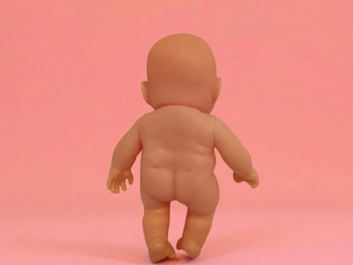 Játékbaba, 16 cm – használt, újszerű állapotban (B2)