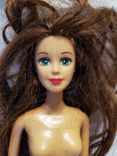 Barna hajú baba (c2)