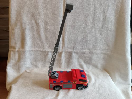 Tűzoltóautó kihúzható létrával – használt, jó állapotban (G4)