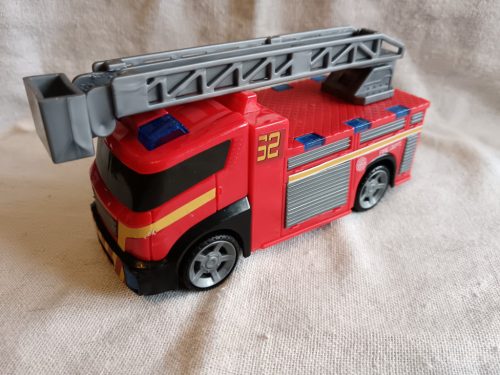 Tűzoltóautó kihúzható létrával – használt, jó állapotban (G4)