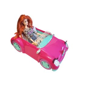 Barbie baba autóban – jó állapotú (c2)