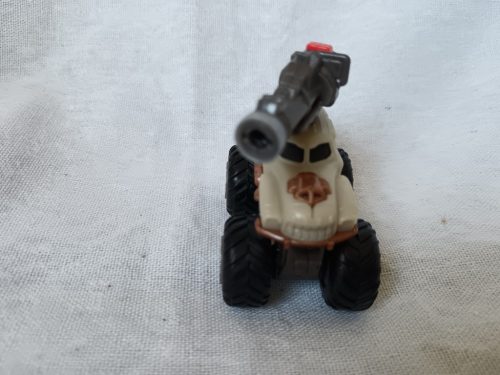 Mini harci terepjáró figura használt, újszerű állapotban gyűjtőknek és kisfiúknak (G1)