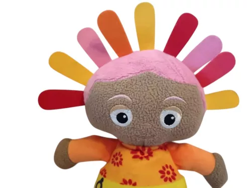 Iggle Piggle és barátai – Makka Pakka angolul zenélő plüssfigura, 30 cm – jó állapotban (G2) 