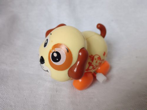 Felhúzható kiskutya figurás játék – használt jó állapotú, 8 cm (G1) 