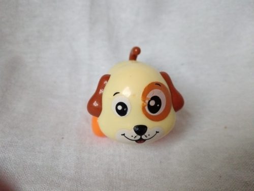 Felhúzható kiskutya figurás játék – használt jó állapotú, 8 cm (G1) 