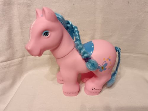 Rózsaszín műanyag póni figura használt, újszerű állapotban – fésülhető kék sörénnyel (G3) 
