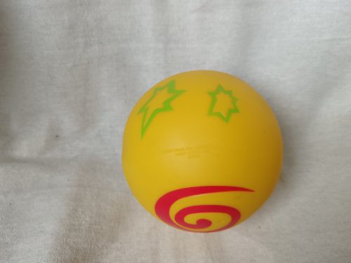 Vidám arcú sárga labda – használt állapotú, 11 cm (G1)