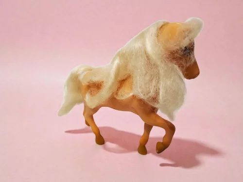 Lovas játékszett babával és lóval – használt, jó állapotban (14 cm-es baba) (A2)