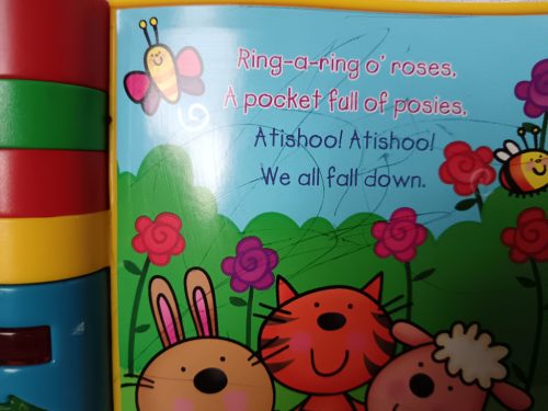 VTech zenélő tanuló könyv – angol nyelvű, firkált, használt állapotú, 17 cm (G1) 