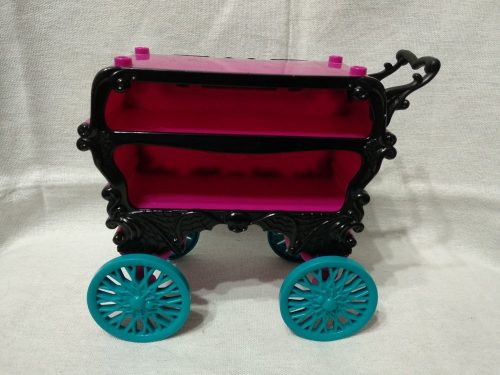 Monster High Café pultkocsi – gurulós kiszolgálóállvány babajátékhoz (15×16 cm) – használt, jó állapotban (A6) 