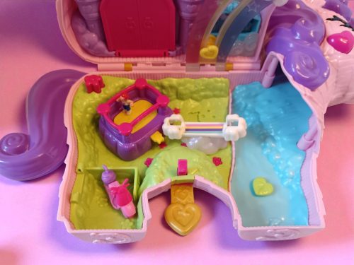 Polly Pocket unikornis kastély játékszett, 30×25 cm – használt, újszerű állapotban (G2) 