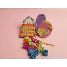   Befűzős fejlesztő játék színes gyöngyökkel – használt, jó állapotban (G2) 