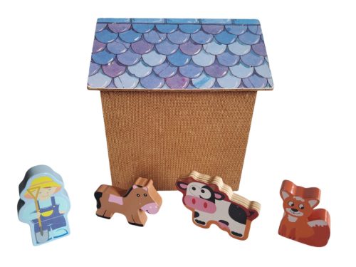 Használt Fa házikó figurákkal – jó állapotú (D3)