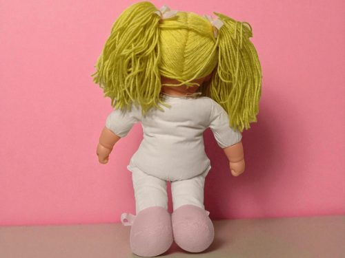 Gondoskodó játékbaba 38 cm + krémszínű alvótárs maci 30 cm – használt, baba jó / maci újszerű állapotban (C5/da)