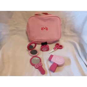   Fa fodrász szett rózsaszín táskában – használt, erősen játszott állapotban (B2) 