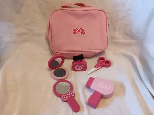 Fa fodrász szett rózsaszín táskában – használt, erősen játszott állapotban (B2) 