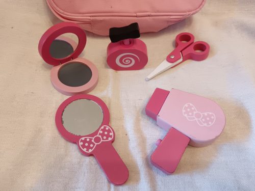 Fa fodrász szett rózsaszín táskában – használt, erősen játszott állapotban (B2) 