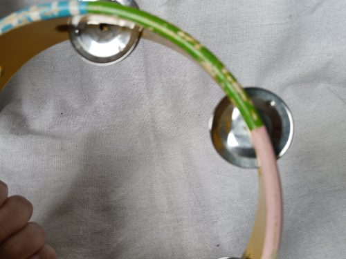 Színes fa csörgő – használt állapotú, 18 cm  (G1)