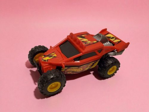 Hot Wheels lendkerekes terepjáró autó, 13 cm – használt, jó állapotban (B2)