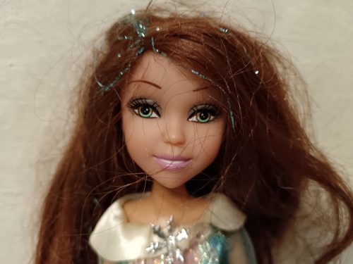 Hópelyhes hercegnő baba újszerű, használt állapotban – 26 cm (G3) 