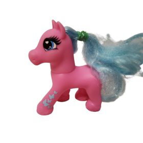   Rózsaszín póni figura kék hajjal – 8 cm – használt, de jó állapotú (C6)