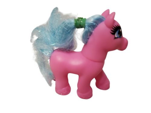 Rózsaszín póni figura kék hajjal – 8 cm – használt, de jó állapotú (C6)