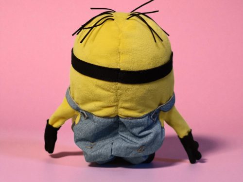 Minion interaktív nevető figura, 23 cm – használt, újszerű állapotban (D4)