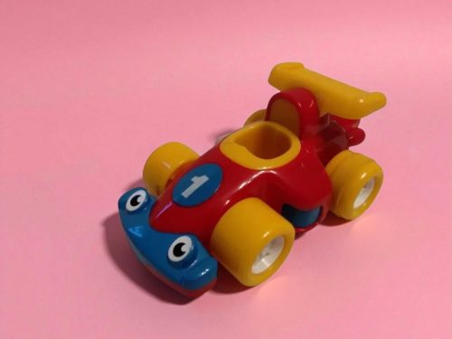 WOW versenyautó, 15 cm – használt, jó állapotban (a2)