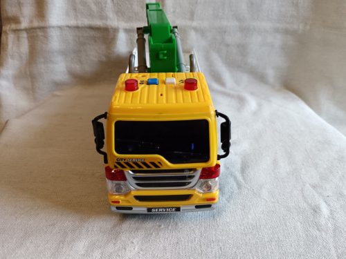 Darus mentőautó hangot adó, használt, újszerű állapotban – 28 cm (G4)