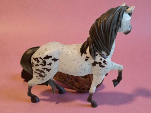 Nyugodt léptű ló figura – 17 cm, használt, újszerű állapotban (B6)