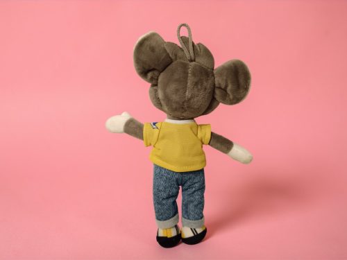 Vidám egér plüss figura sárga pólóban, 22 cm – újszerű (A7)