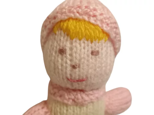 Kötött baba rózsaszín sapkában, 18 cm – használt, újszerű állapotú (H6) 