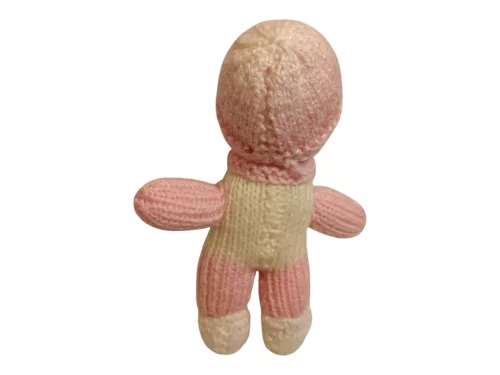 Kötött baba rózsaszín sapkában, 18 cm – használt, újszerű állapotú (H6) 