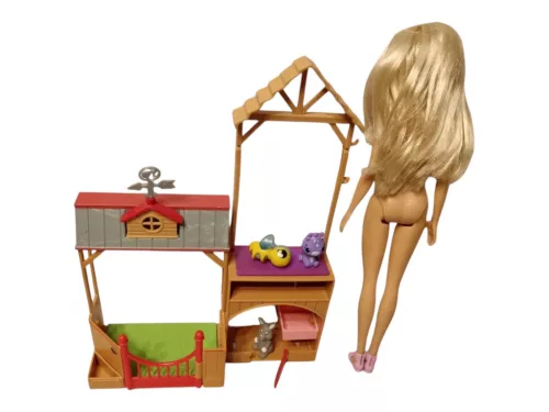 Mattel Barbie Sweet Orchard Farm állatorvosi farm babával (ruha nélkül), kb. 40×30×20 cm – jó állapotban (kiegészítők nélkül) (C5)