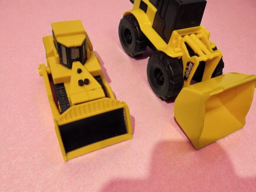 Járműves játékcsomag – tűzoltóautók és munkagépek – használt, jó állapotban (B2)