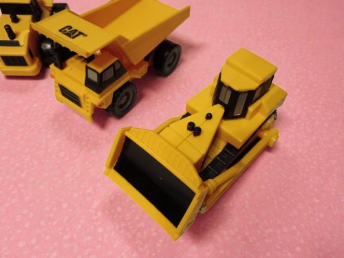 Járműves játékcsomag – tűzoltóautók és munkagépek – használt, jó állapotban (B2)