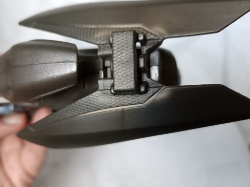 Műanyag játék motor napszítta állapotban – használt, 23 cm (G1)