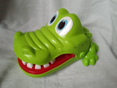 Harapós krokodilos fogorvos játék – használt, jó állapotú (26 cm) (G1)