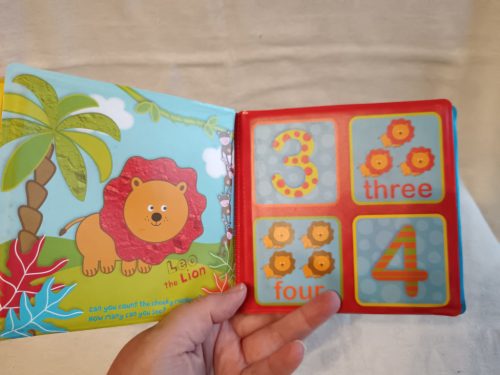 Numbers in the Jungle pancsikönyv, 13×13 cm – használt, újszerű állapotban (G4)