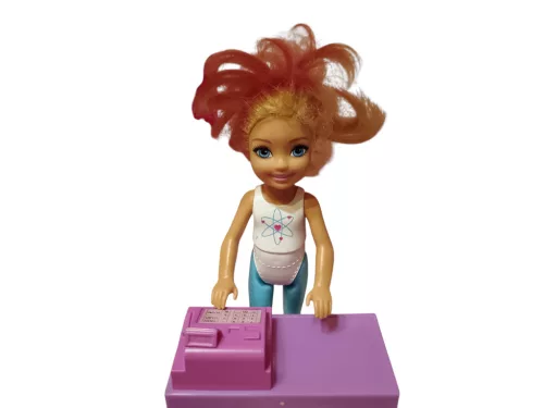 Mattel Barbie Chelsea babaház 2 babával, 25 × 27 cm – hiányos, jó állapotú (E1)