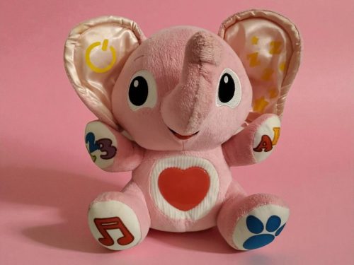 Little Tikes angol nyelvű zenélő elefánt plüss, 25 cm – használt, újszerű állapotban (C4)