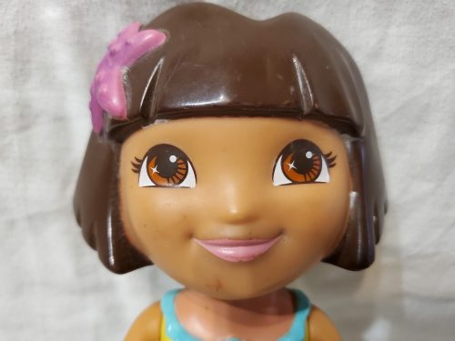 Dóra baba sellő jelmezben – használt, jó állapotban (21 cm) (OP2)