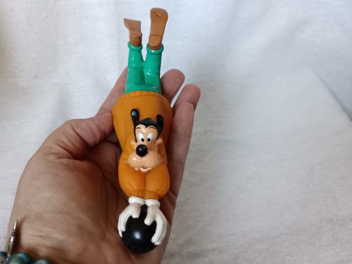 Retro Goofy figura műanyag – használt, 16 cm-es Disney játék (G1)